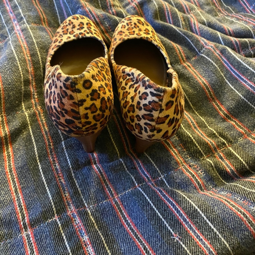 Shoes - Picture 2 of 6